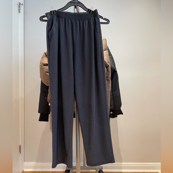 ๐จ๐ฆ 6 for $25 ๐จ๐ฆ Pants - Picture 2 of 3